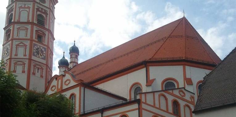 Kloster Andechs Kirchturm Kirche Klosterladen Mauer