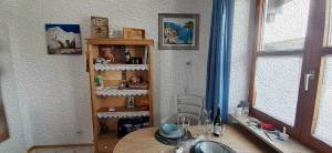 FeWo Mering Küche Einrichtung griechisch Azurblau